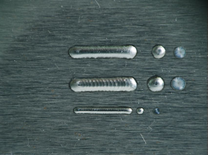 <a href='http://www.runningbaby.cn/product/3.htm' class='text_a'>模具激光焊機(jī)</a>修復(fù)鏡面模具效果