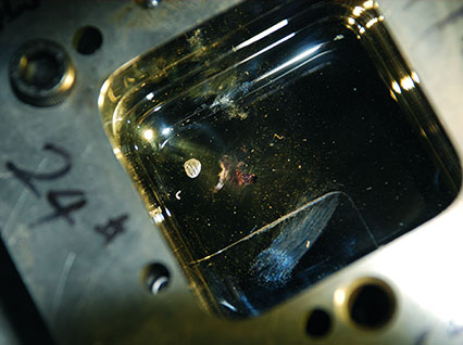 <a href='http://www.runningbaby.cn/product/3.htm' class='text_a'>模具激光焊機(jī)</a>修復(fù)鏡面模具效果